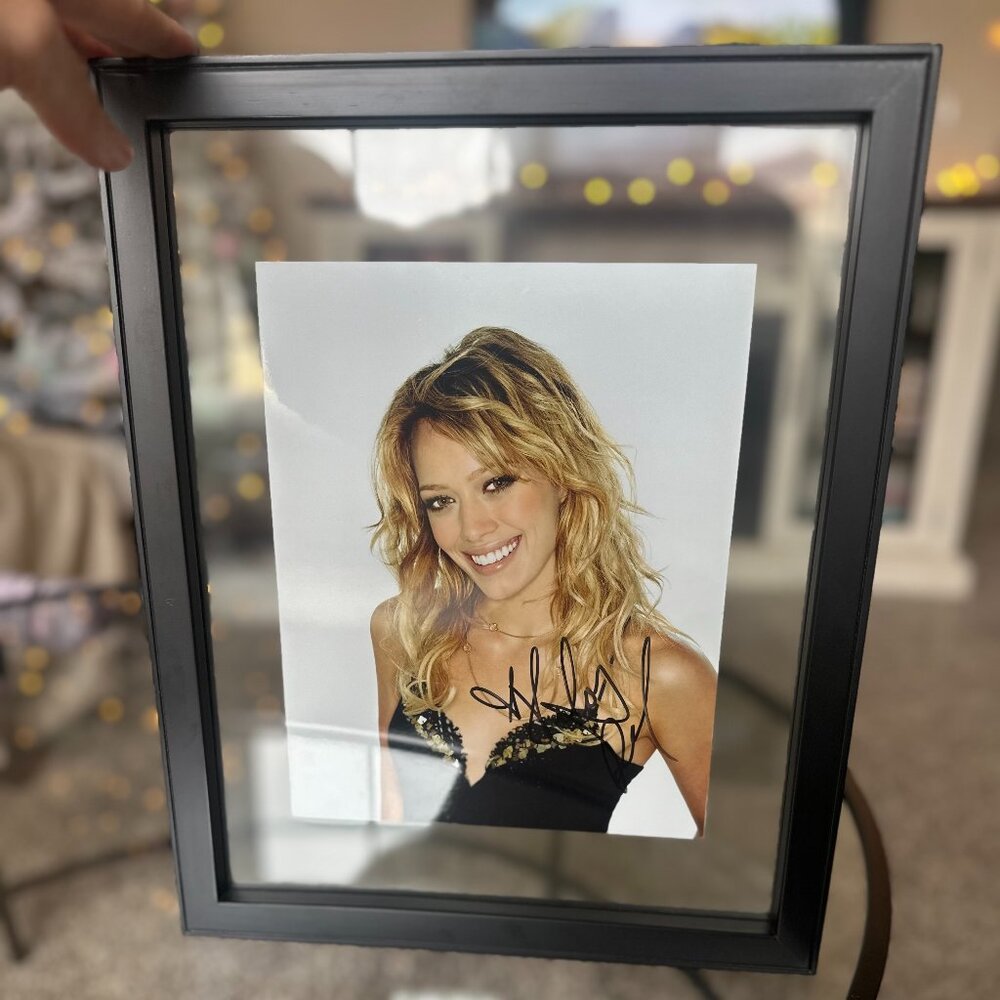 Hilary Duff Autograph